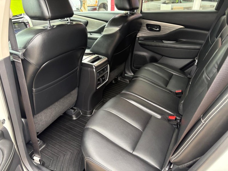 Nissan Murano Vehicle Full-screen Gallery Image 07