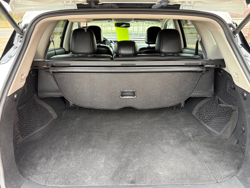 Nissan Murano Vehicle Full-screen Gallery Image 10