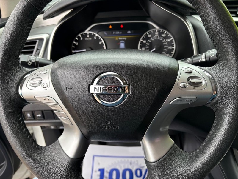 Nissan Murano Vehicle Full-screen Gallery Image 11