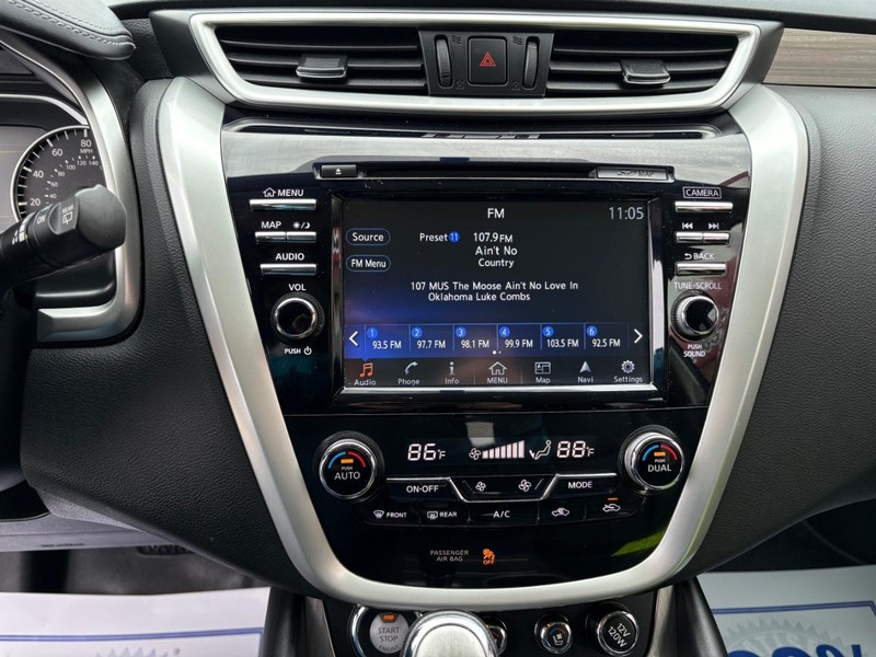 Nissan Murano Vehicle Full-screen Gallery Image 12