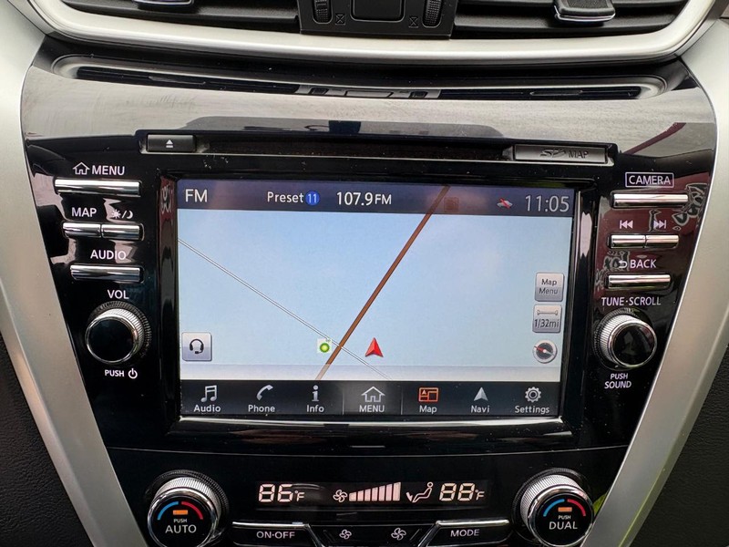 Nissan Murano Vehicle Full-screen Gallery Image 14