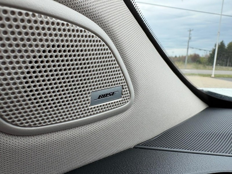 Nissan Murano Vehicle Full-screen Gallery Image 15