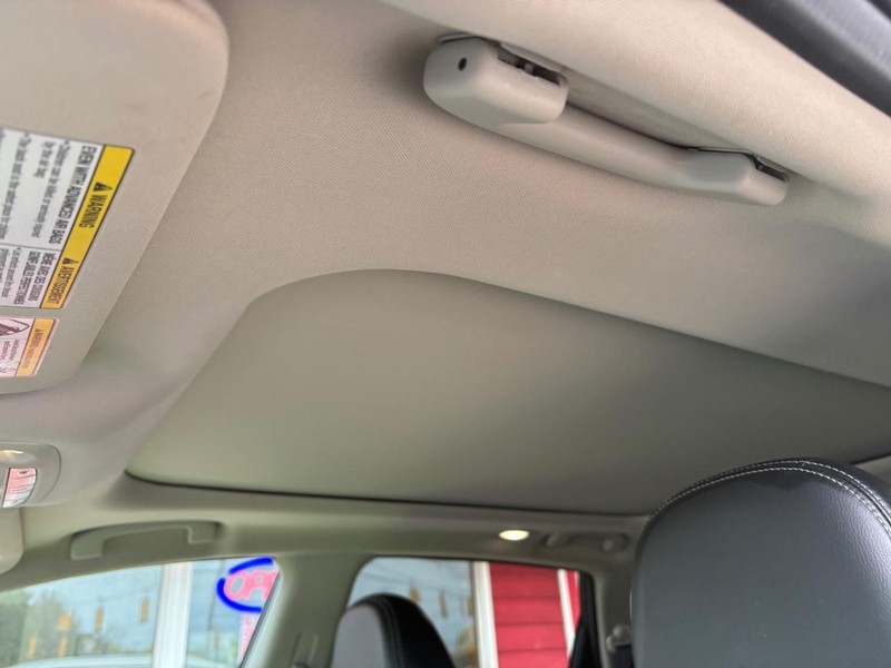 Nissan Murano Vehicle Full-screen Gallery Image 17