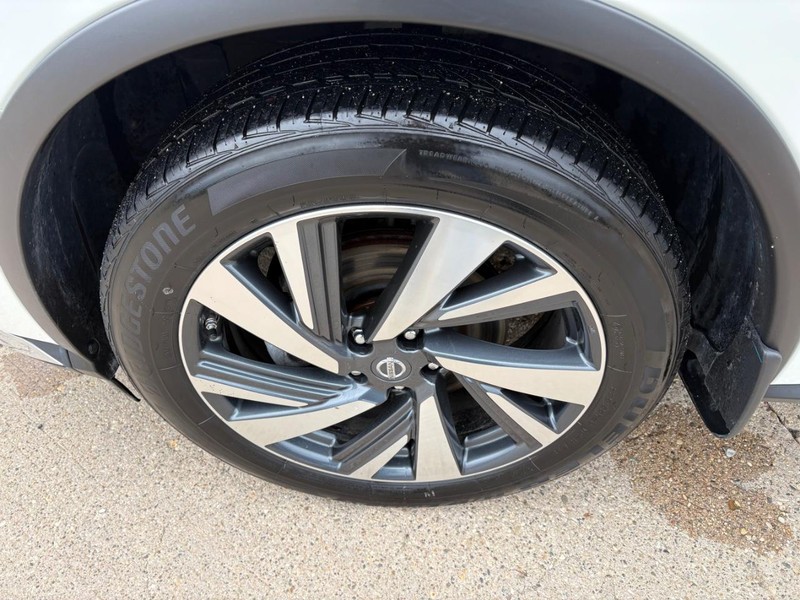 Nissan Murano Vehicle Full-screen Gallery Image 18