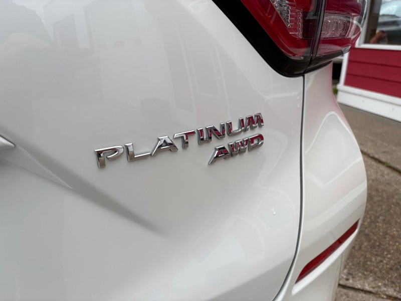 Nissan Murano Vehicle Full-screen Gallery Image 20