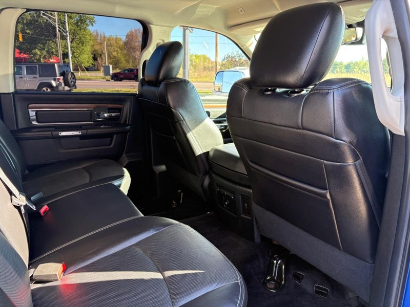 Ram 1500 Vehicle Full-screen Gallery Image 10