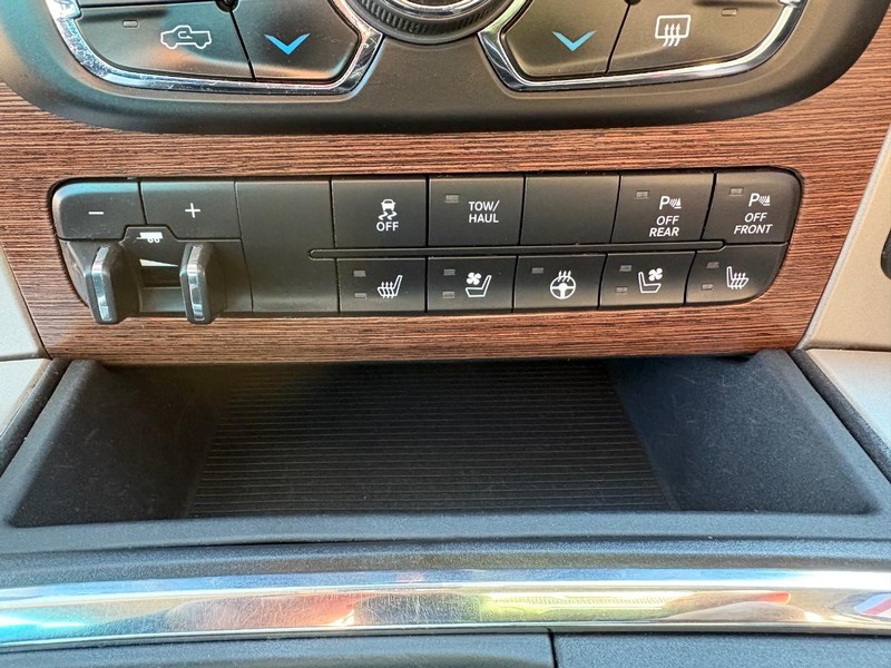 Ram 1500 Vehicle Full-screen Gallery Image 13
