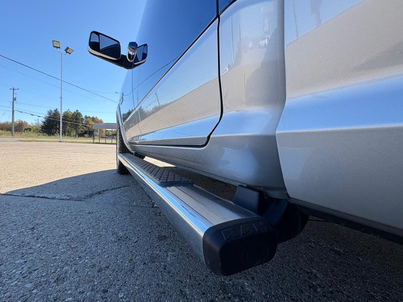 Ram 1500 Vehicle Full-screen Gallery Image 16