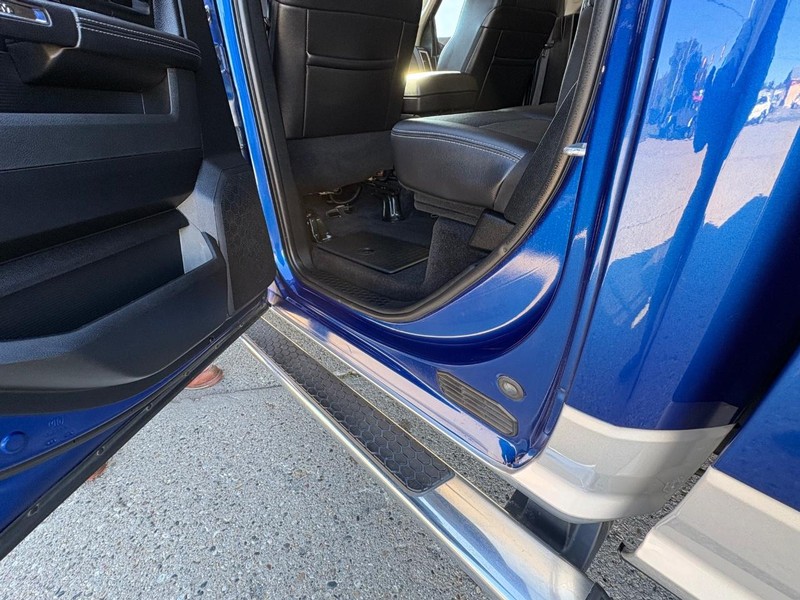 Ram 1500 Vehicle Full-screen Gallery Image 17