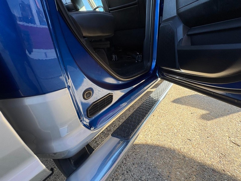 Ram 1500 Vehicle Full-screen Gallery Image 19