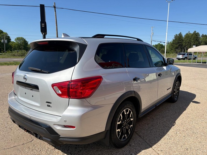 Nissan Pathfinder Vehicle Full-screen Gallery Image 04