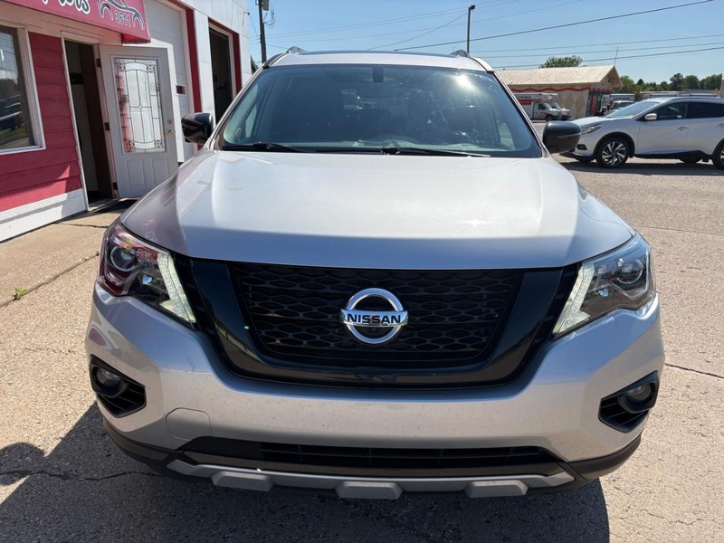 Nissan Pathfinder Vehicle Full-screen Gallery Image 06