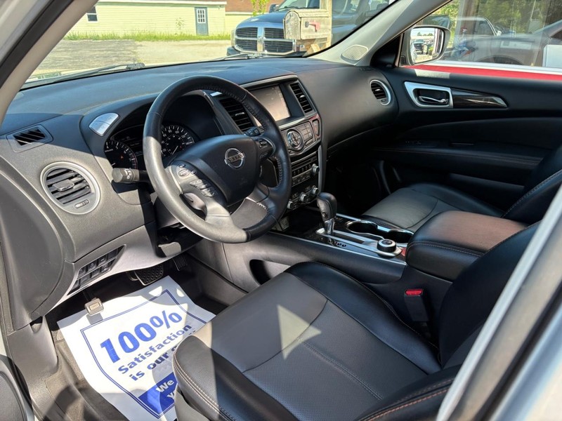 Nissan Pathfinder Vehicle Full-screen Gallery Image 07