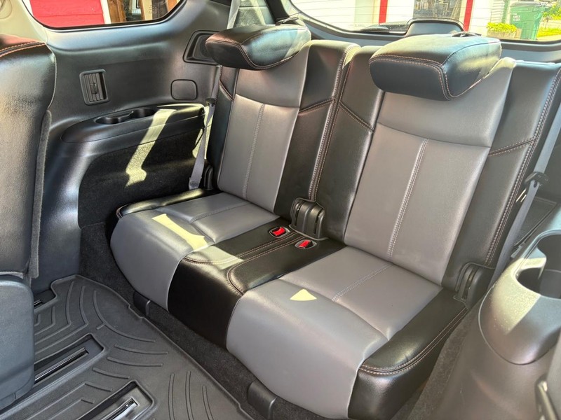 Nissan Pathfinder Vehicle Full-screen Gallery Image 09