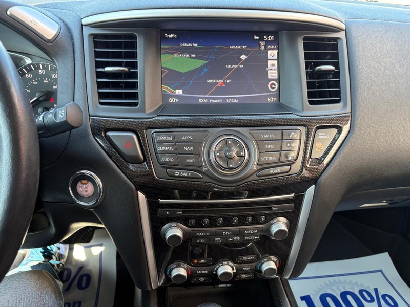 Nissan Pathfinder Vehicle Full-screen Gallery Image 14