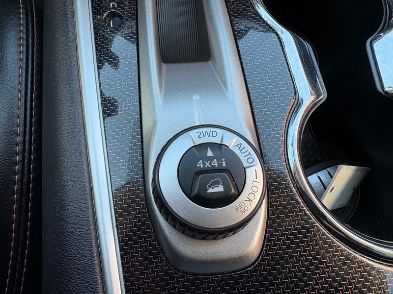 Nissan Pathfinder Vehicle Full-screen Gallery Image 16