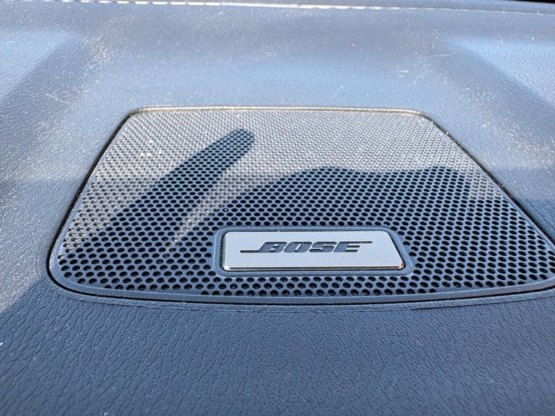 Nissan Pathfinder Vehicle Full-screen Gallery Image 17