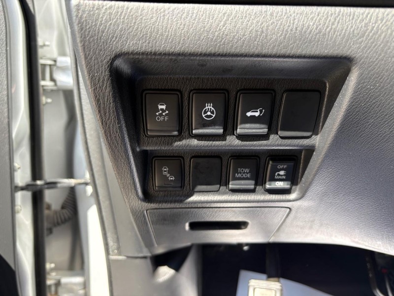Nissan Pathfinder Vehicle Full-screen Gallery Image 19