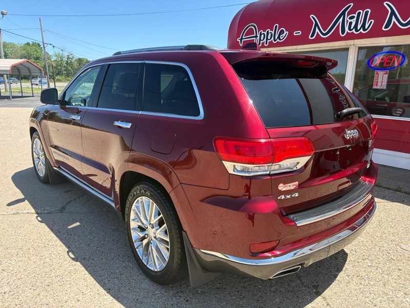 Jeep Grand Cherokee Vehicle Full-screen Gallery Image 02
