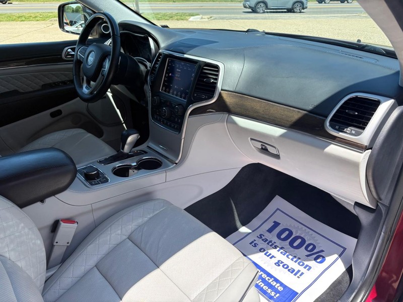 Jeep Grand Cherokee Vehicle Full-screen Gallery Image 09