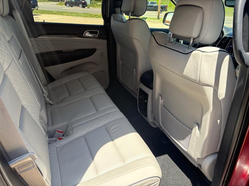 Jeep Grand Cherokee Vehicle Full-screen Gallery Image 10