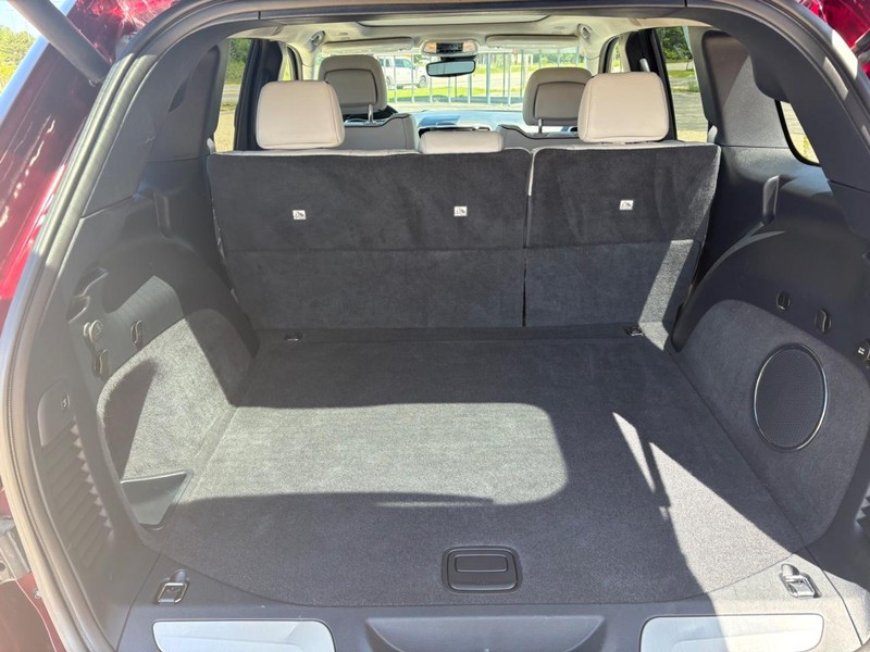 Jeep Grand Cherokee Vehicle Full-screen Gallery Image 11