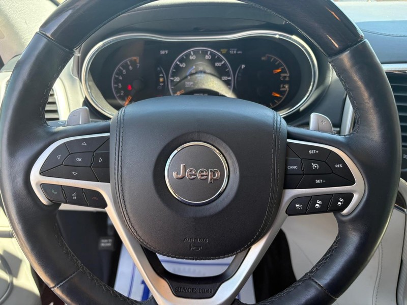 Jeep Grand Cherokee Vehicle Full-screen Gallery Image 12