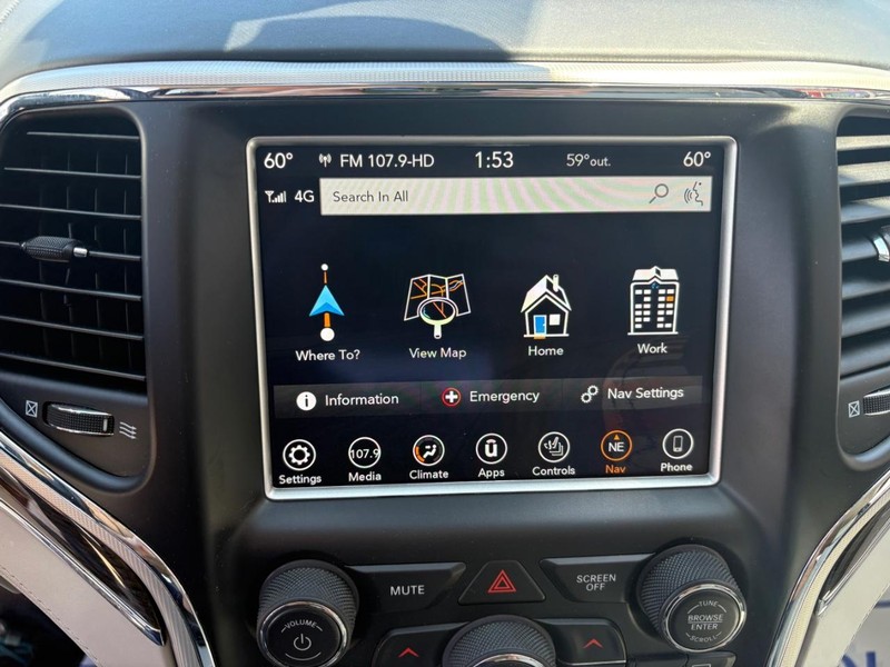 Jeep Grand Cherokee Vehicle Full-screen Gallery Image 15