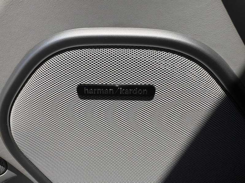 Jeep Grand Cherokee Vehicle Full-screen Gallery Image 16