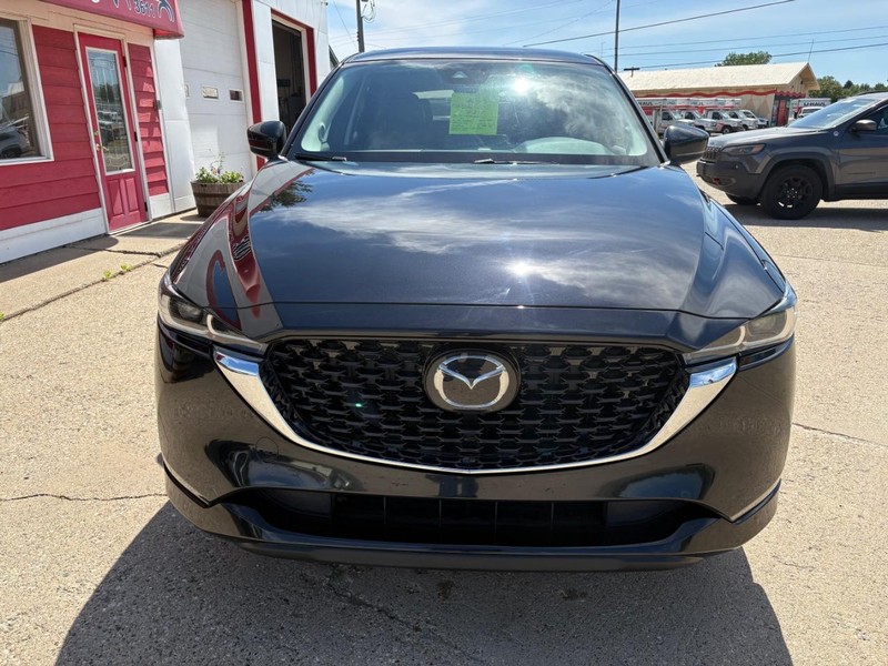 Mazda CX-5 Vehicle Full-screen Gallery Image 05