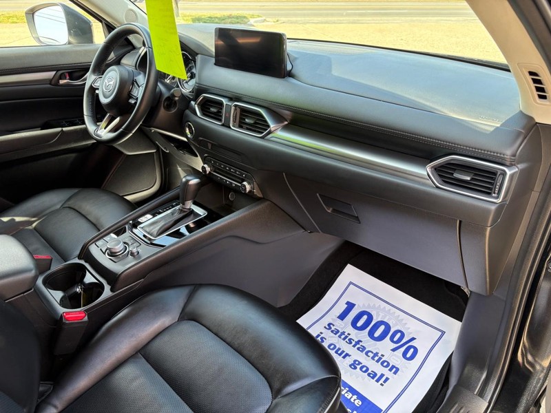 Mazda CX-5 Vehicle Full-screen Gallery Image 09