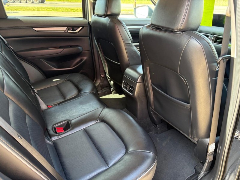 Mazda CX-5 Vehicle Full-screen Gallery Image 10