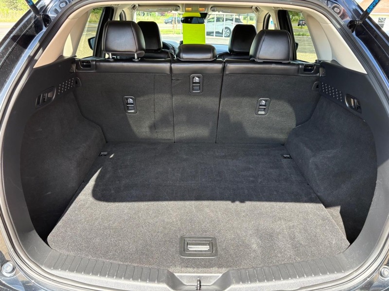 Mazda CX-5 Vehicle Full-screen Gallery Image 11