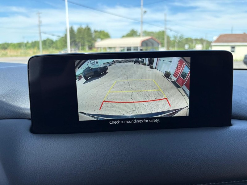 Mazda CX-5 Vehicle Full-screen Gallery Image 15