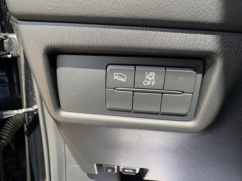 Mazda CX-5 Vehicle Full-screen Gallery Image 16