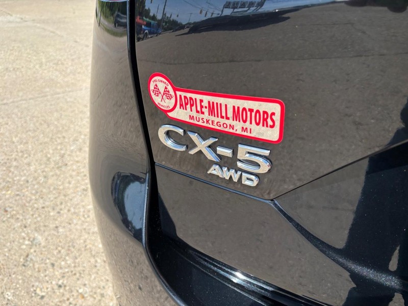 Mazda CX-5 Vehicle Full-screen Gallery Image 18