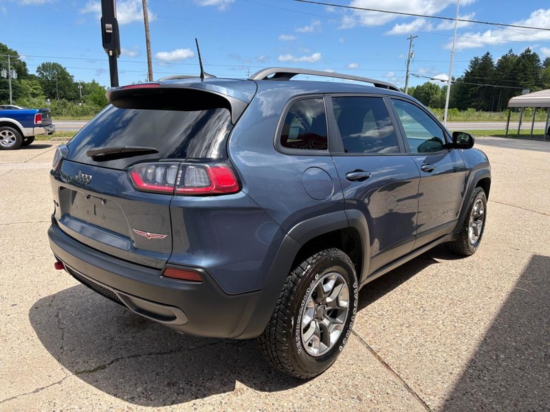 Jeep Cherokee Vehicle Full-screen Gallery Image 04