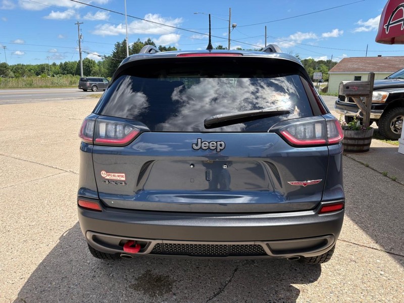 Jeep Cherokee Vehicle Full-screen Gallery Image 06
