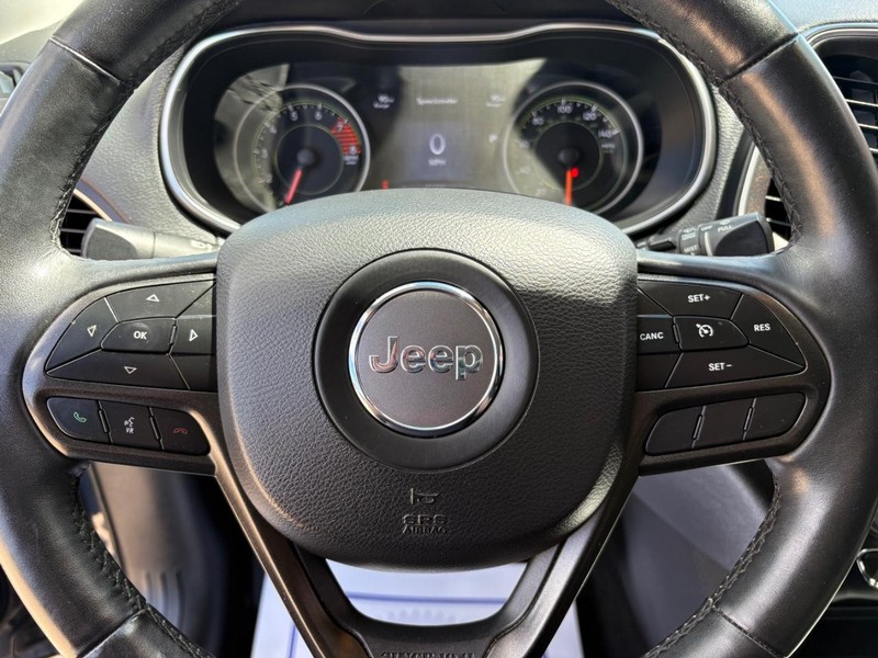 Jeep Cherokee Vehicle Full-screen Gallery Image 12