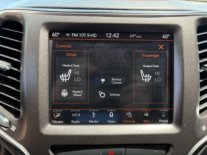 Jeep Cherokee Vehicle Full-screen Gallery Image 14
