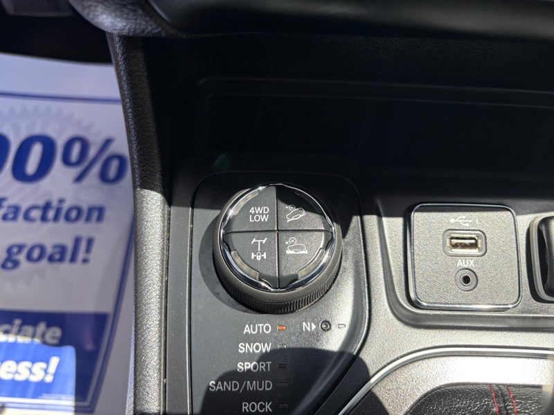 Jeep Cherokee Vehicle Full-screen Gallery Image 17