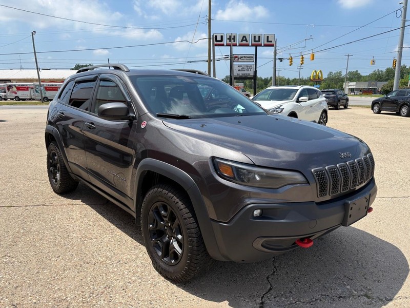Jeep Cherokee Vehicle Full-screen Gallery Image 03
