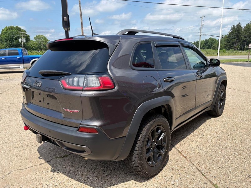 Jeep Cherokee Vehicle Full-screen Gallery Image 04