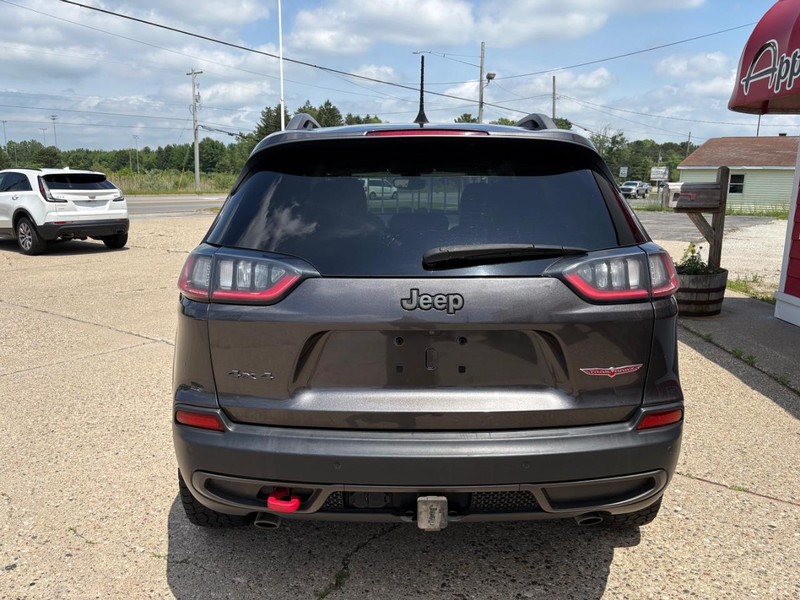 Jeep Cherokee Vehicle Full-screen Gallery Image 06