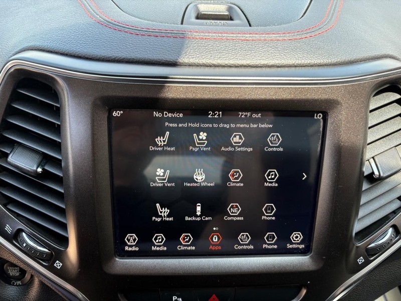 Jeep Cherokee Vehicle Full-screen Gallery Image 13