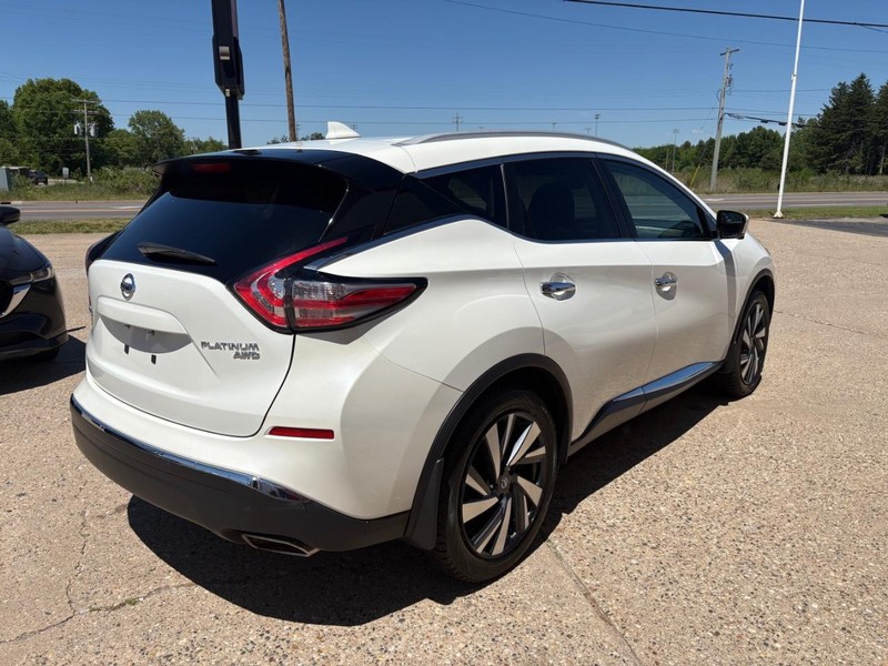 Nissan Murano Vehicle Full-screen Gallery Image 04