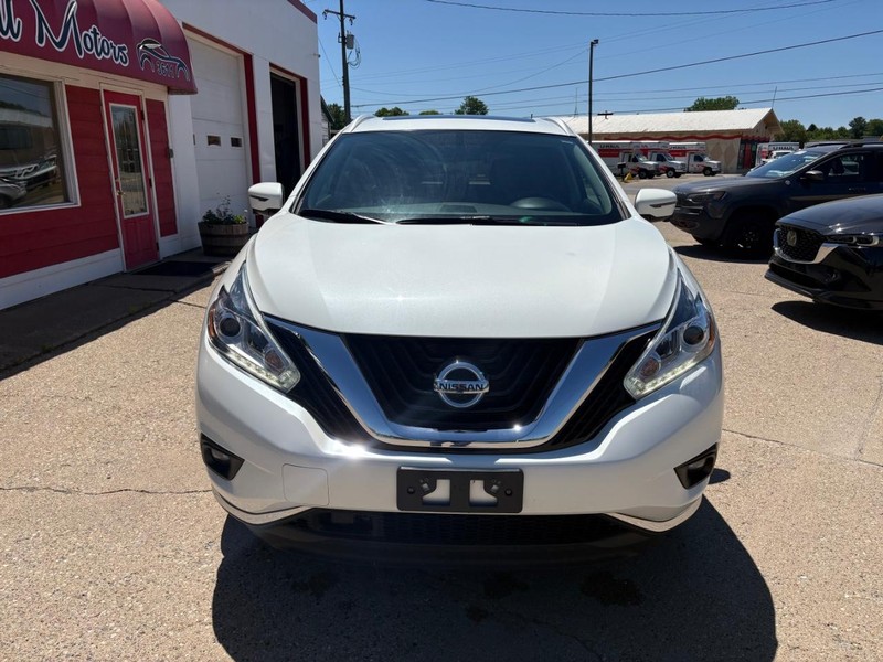 Nissan Murano Vehicle Full-screen Gallery Image 05