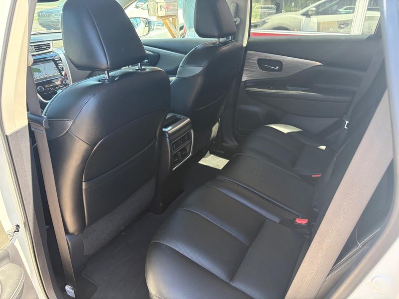 Nissan Murano Vehicle Full-screen Gallery Image 08