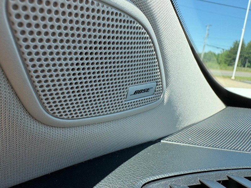 Nissan Murano Vehicle Full-screen Gallery Image 16