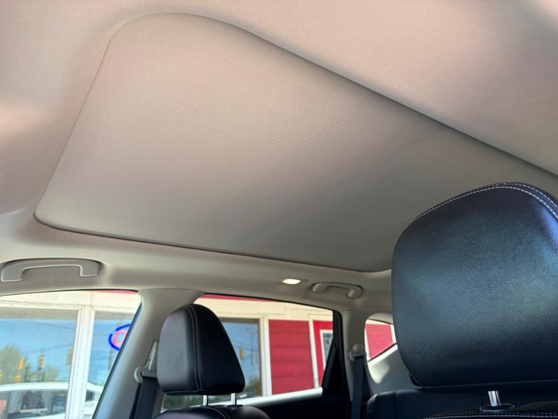 Nissan Murano Vehicle Full-screen Gallery Image 18